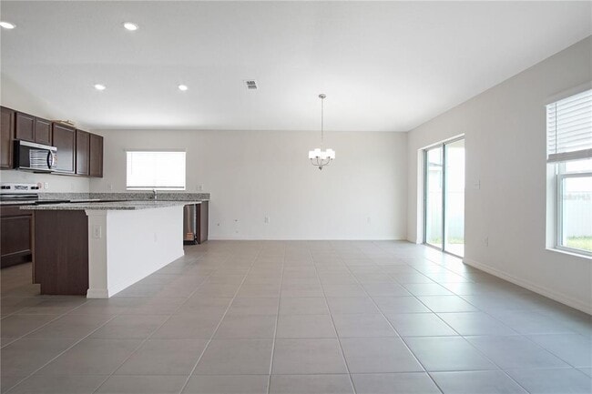 Building Photo - 616 Royal Palm Dr