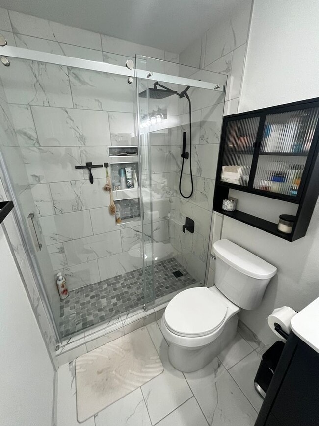 Building Photo - Stunning 2-Bed, 2-Bath Renovated Home with Private Patio & Parking!