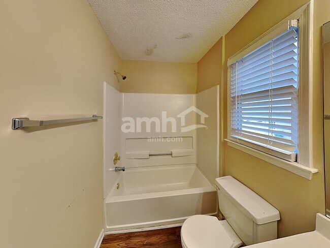 Building Photo - 1728 Victoria Way NW