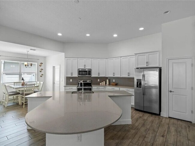 Building Photo - 4 Bedroom Single Family Home in Orlando