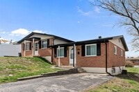 Building Photo - Stunning Brick Duplex with private partially finished basement in Kirkwood