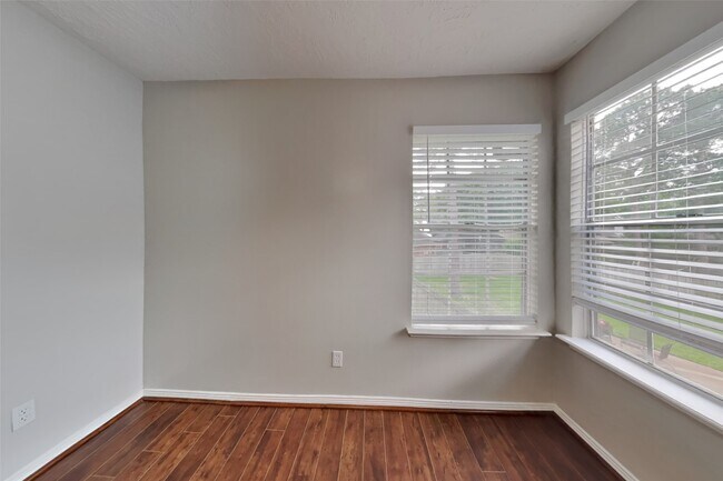 Building Photo - 7918 Hidden Oaks Ln