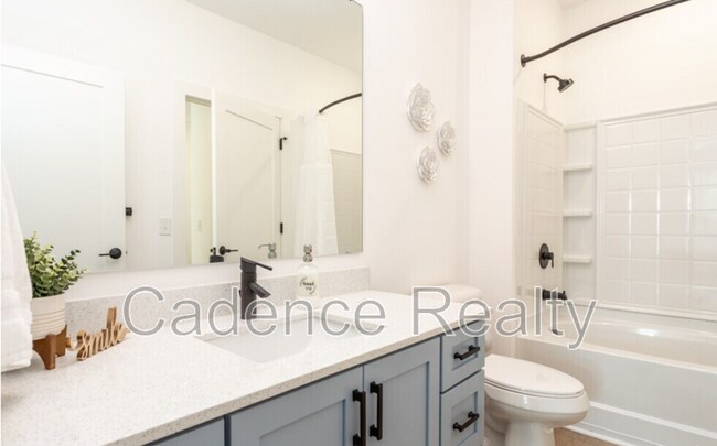 Building Photo - 610 S Kerr Ave