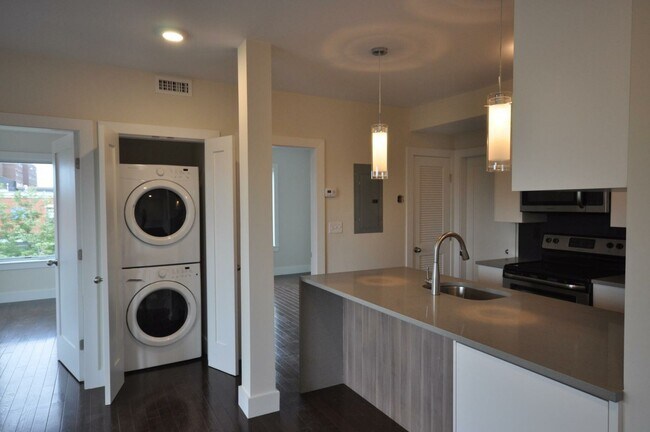 Building Photo - NIce 2 bed on Mass ave