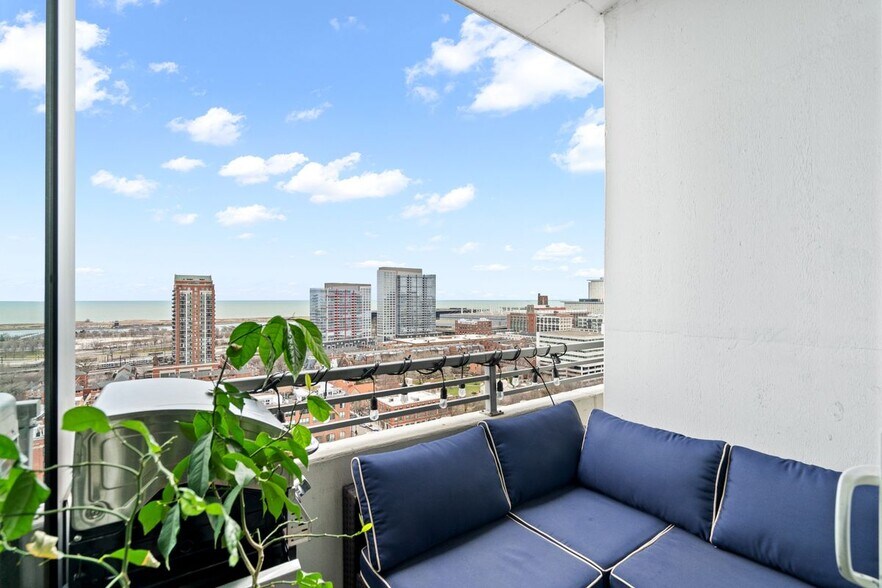 Building Photo - 1720 S Michigan Ave