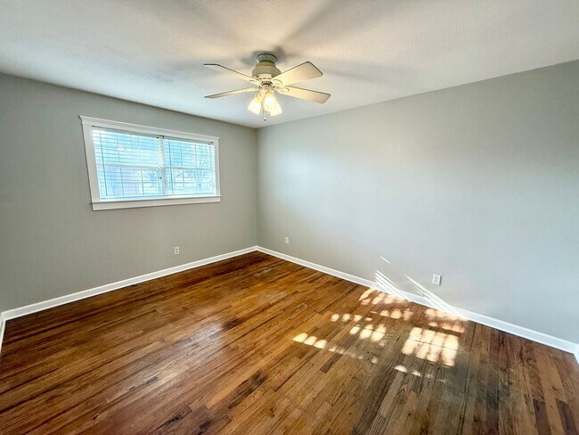 Building Photo - 207 Estates Dr