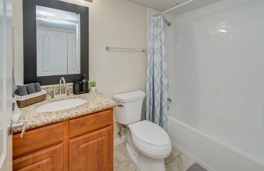 Building Photo - 8415 Hearth Dr