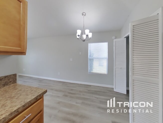Building Photo - 12360 Anarania Dr