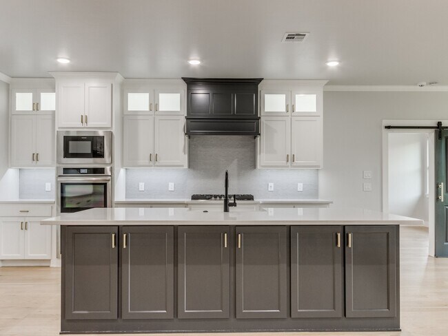 Building Photo - 8140 Jenny Ln