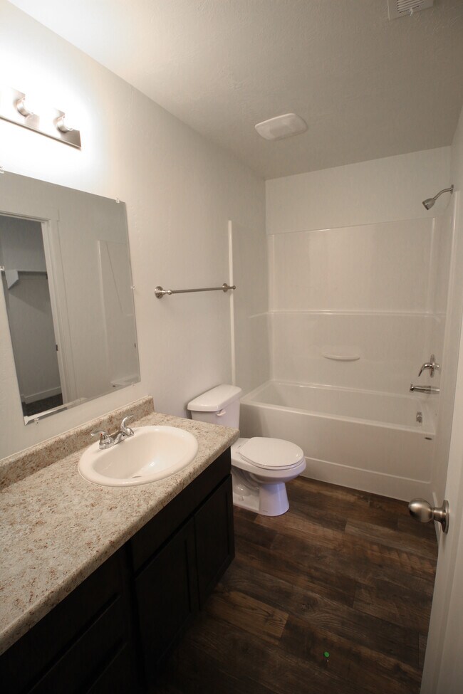 Upstairs Bathroom - 14507 S. Abbey Bend Lane