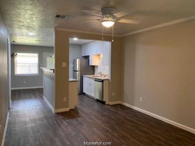 Building Photo - 1401 Airline Dr