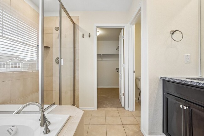 Building Photo - Luxurious Living: 2,367 Sq Ft Home with 4 Baths in Prime Location