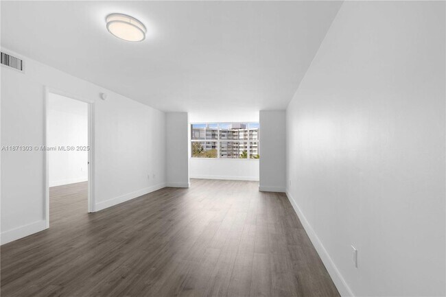 Building Photo - 1300 NE Miami Gardens Dr