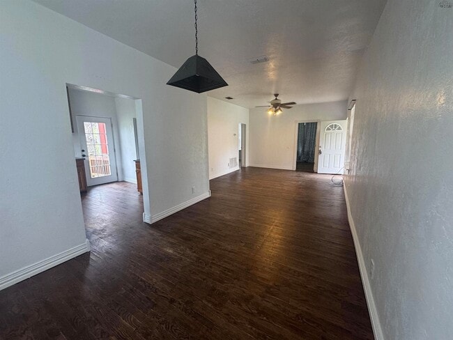 Building Photo - 214 N Archer St