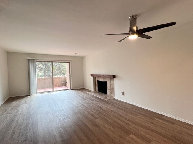 Building Photo - Beautiful Two Story 2Bd 1.5Ba Townhouse Ne...