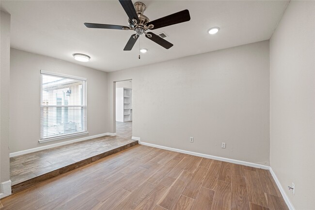 Building Photo - 12050 Sela Ln