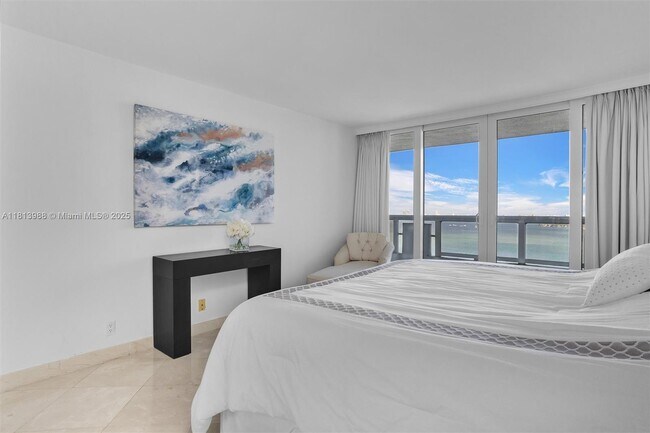 Building Photo - 1717 N Bayshore Dr
