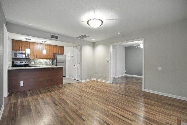 Building Photo - 7685 Northcross Dr