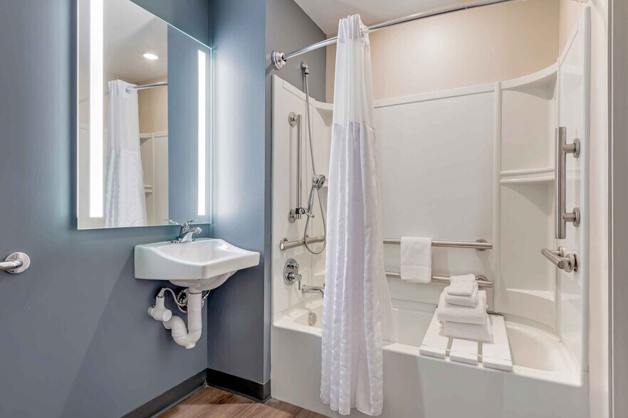 Building Photo - Furnished Studio-Temple