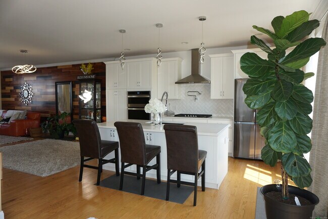 Building Photo - 127 Brentwood Cir