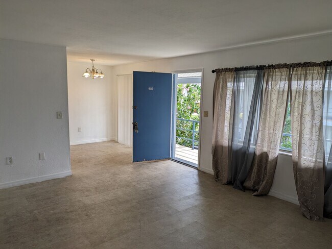 Building Photo - 140 Minna Ln