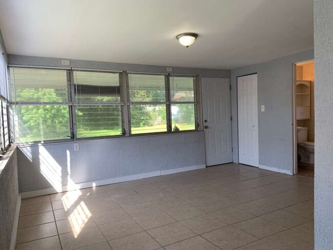 Building Photo - 3 Bedroom 2 Bath Home in Central Gulfport