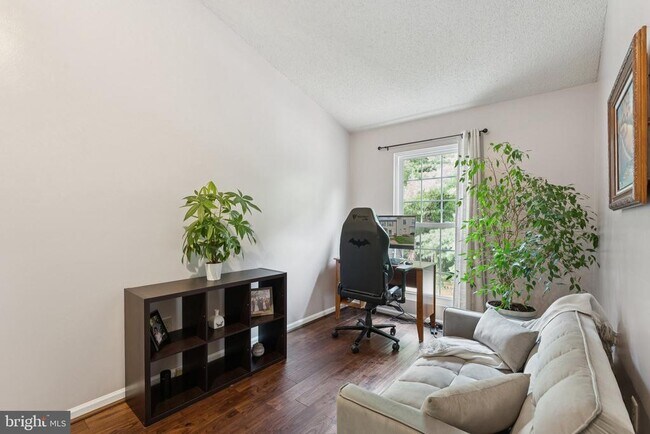 Building Photo - 7180 Westfield Ct