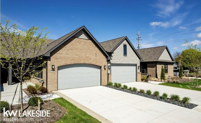 Primary Photo - 910 Heritage Dr