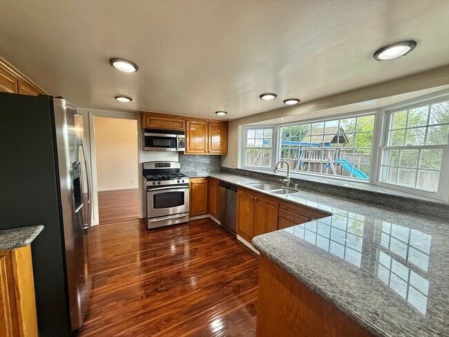 Building Photo - BERRYESSA - Beautiful 2 story home in desi...
