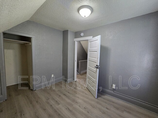 Building Photo - 211 Manson St