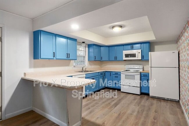 Building Photo - 906 N Belview Ave