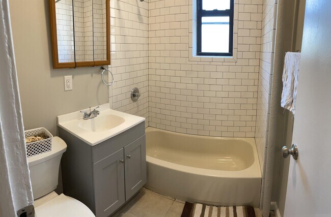 Building Photo - 368 Broadway