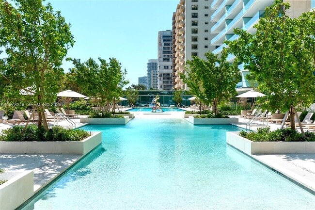 Building Photo - 10201 Collins Ave