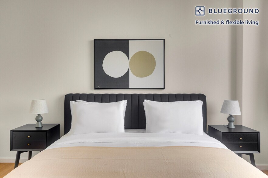 Building Photo - 635 W 42nd St