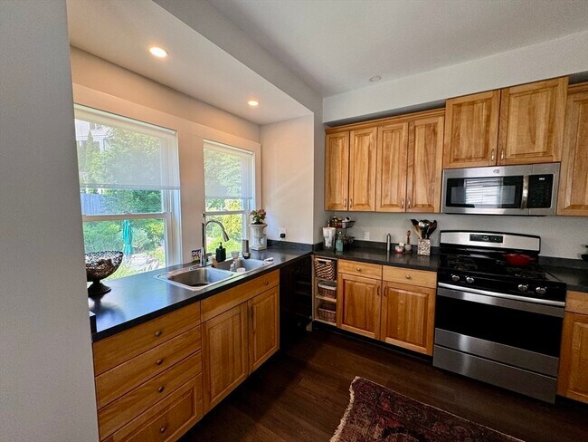 Building Photo - 32 Atherton Rd