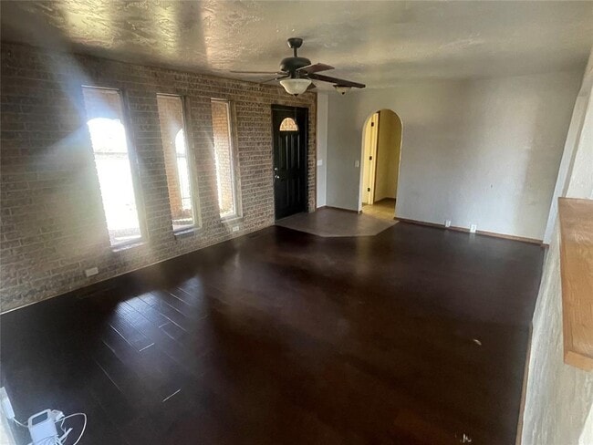 Building Photo - 1202 Kaiser