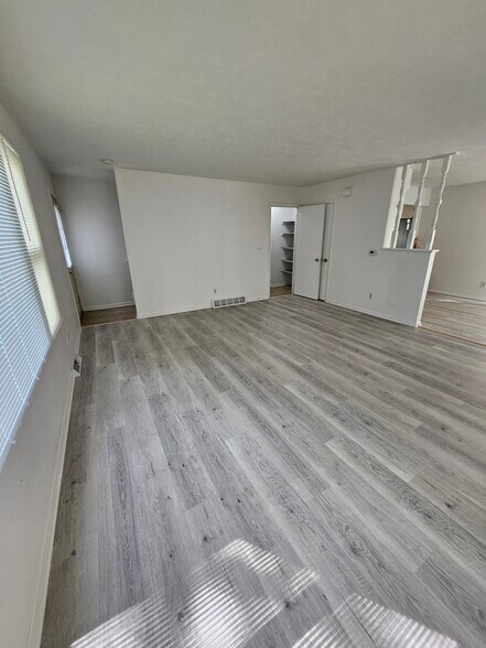 Building Photo - 406 30th Ave