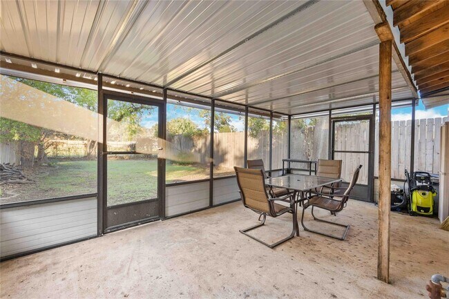 Building Photo - 4304 Sherwood Ln