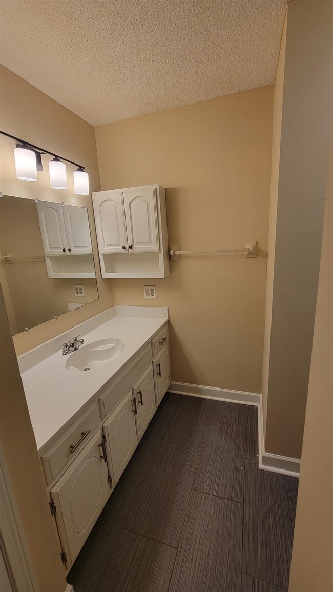 Building Photo - 2271 Hometown Dr