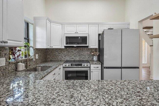 Building Photo - 1048 Raintree Dr