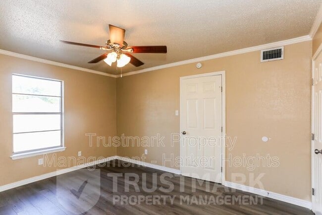 Building Photo - 501-502 Root Ave