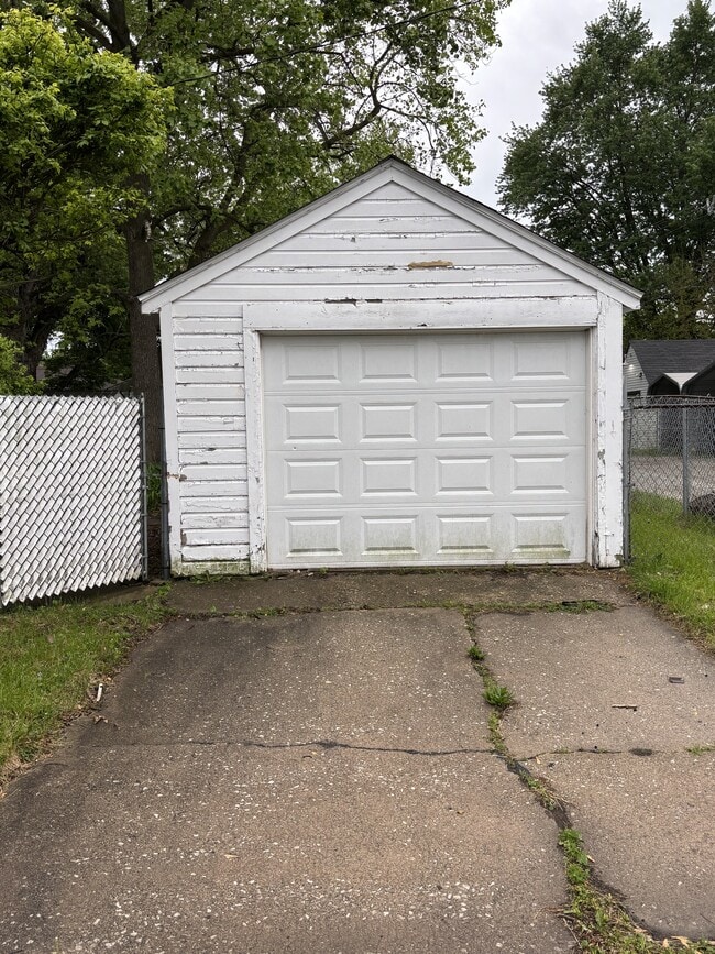 Building Photo - 4800 Monroe St