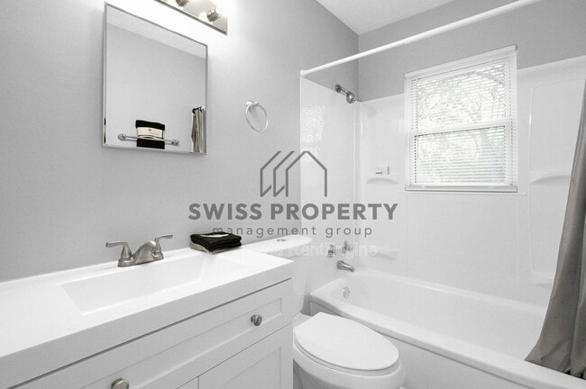 Building Photo - 2229 Middlehurst Dr