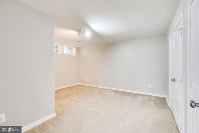Building Photo - 1168 Taji Ct