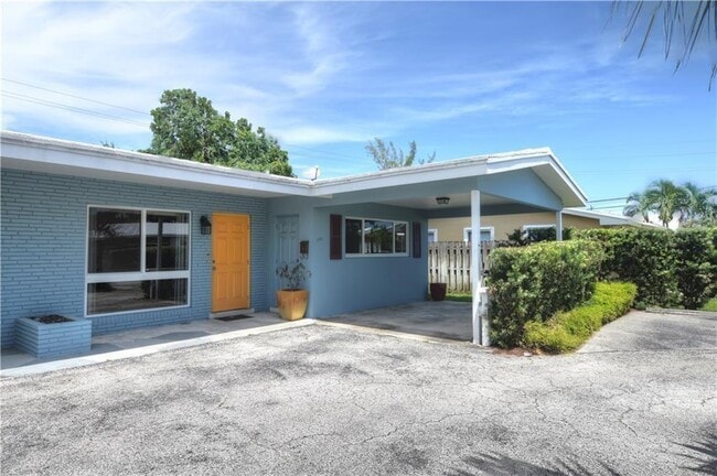 Building Photo - 1711 NE 60th St