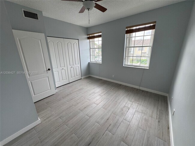 Building Photo - 77 Simonton Cir