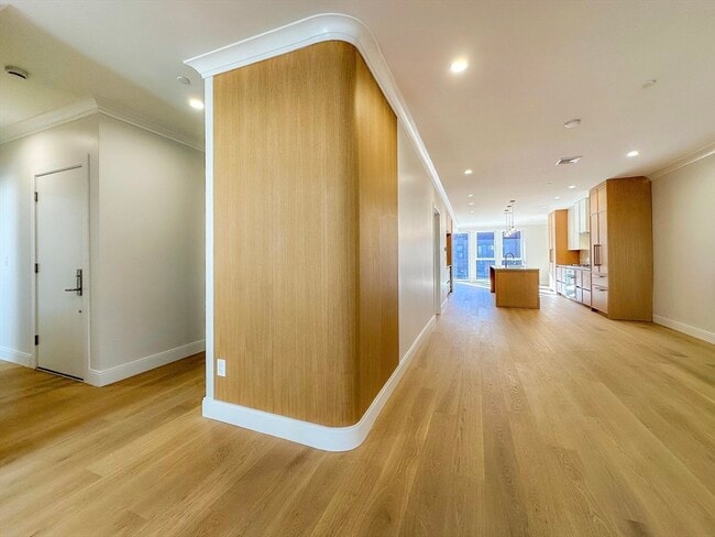 Building Photo - 144 Worcester St