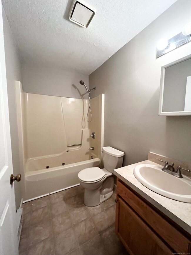 Building Photo - 812 Lake Vista Dr