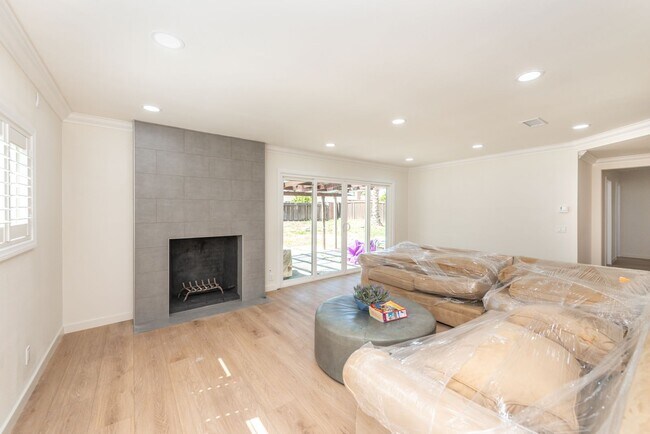 Building Photo - Completely Renovated 4 Bed / 3 Bath Home for Rent in Prime Tustin