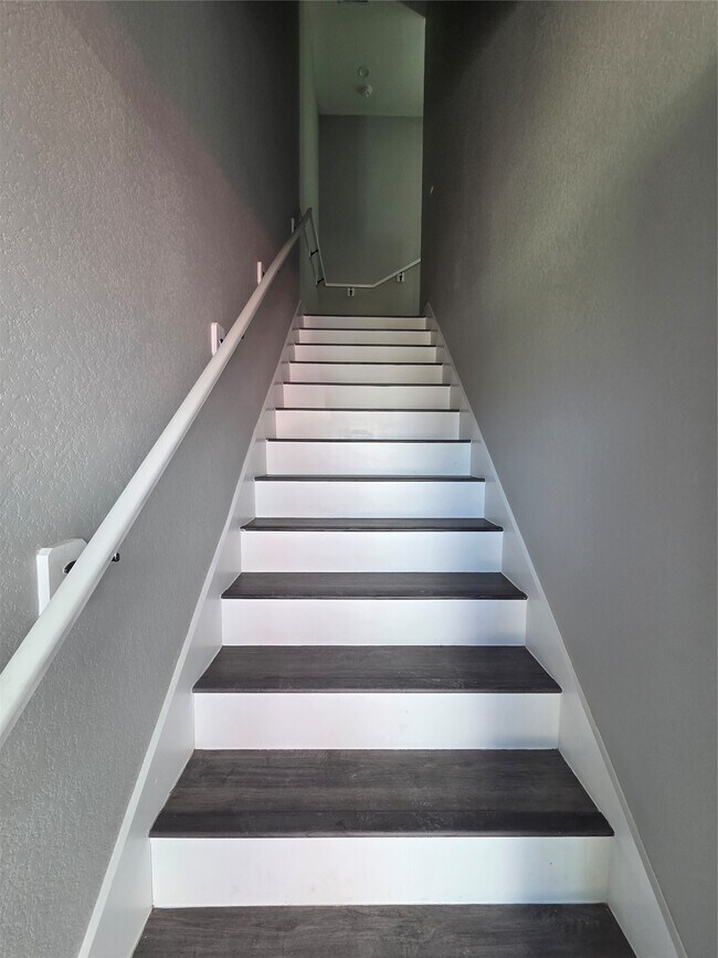 Building Photo - 9806 Fillmore St